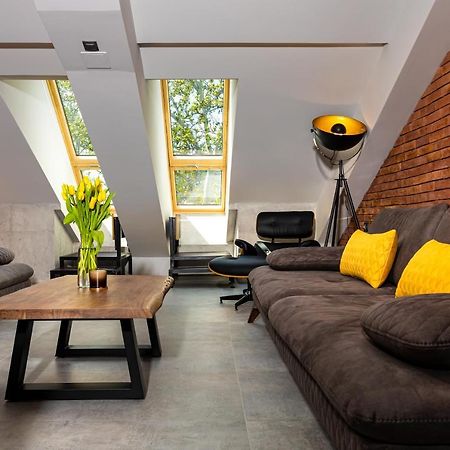 شقة Industrial-Style 2Bd Loft With Parking Spot By Flat Mаnager بلوفديف المظهر الخارجي الصورة