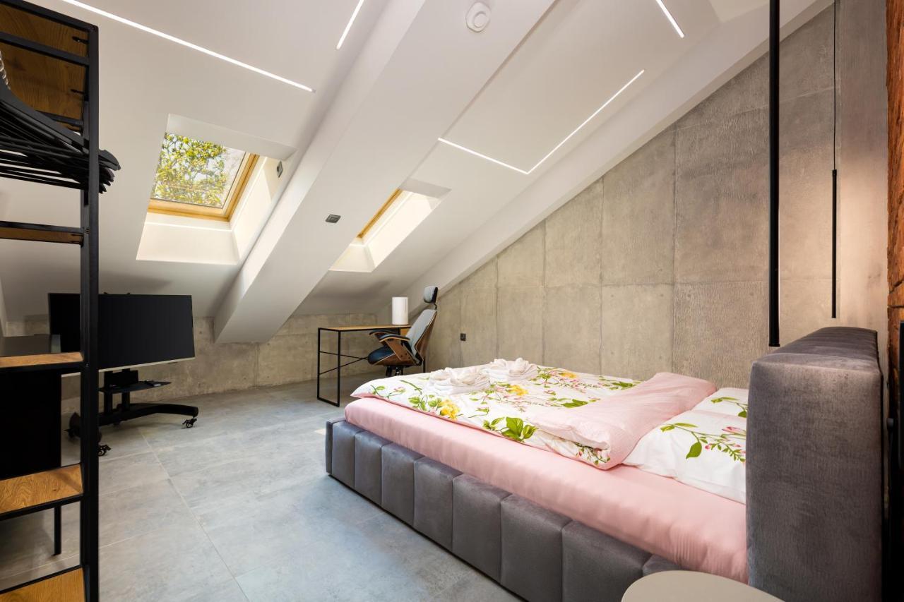 شقة Industrial-Style 2Bd Loft With Parking Spot By Flat Mаnager بلوفديف المظهر الخارجي الصورة