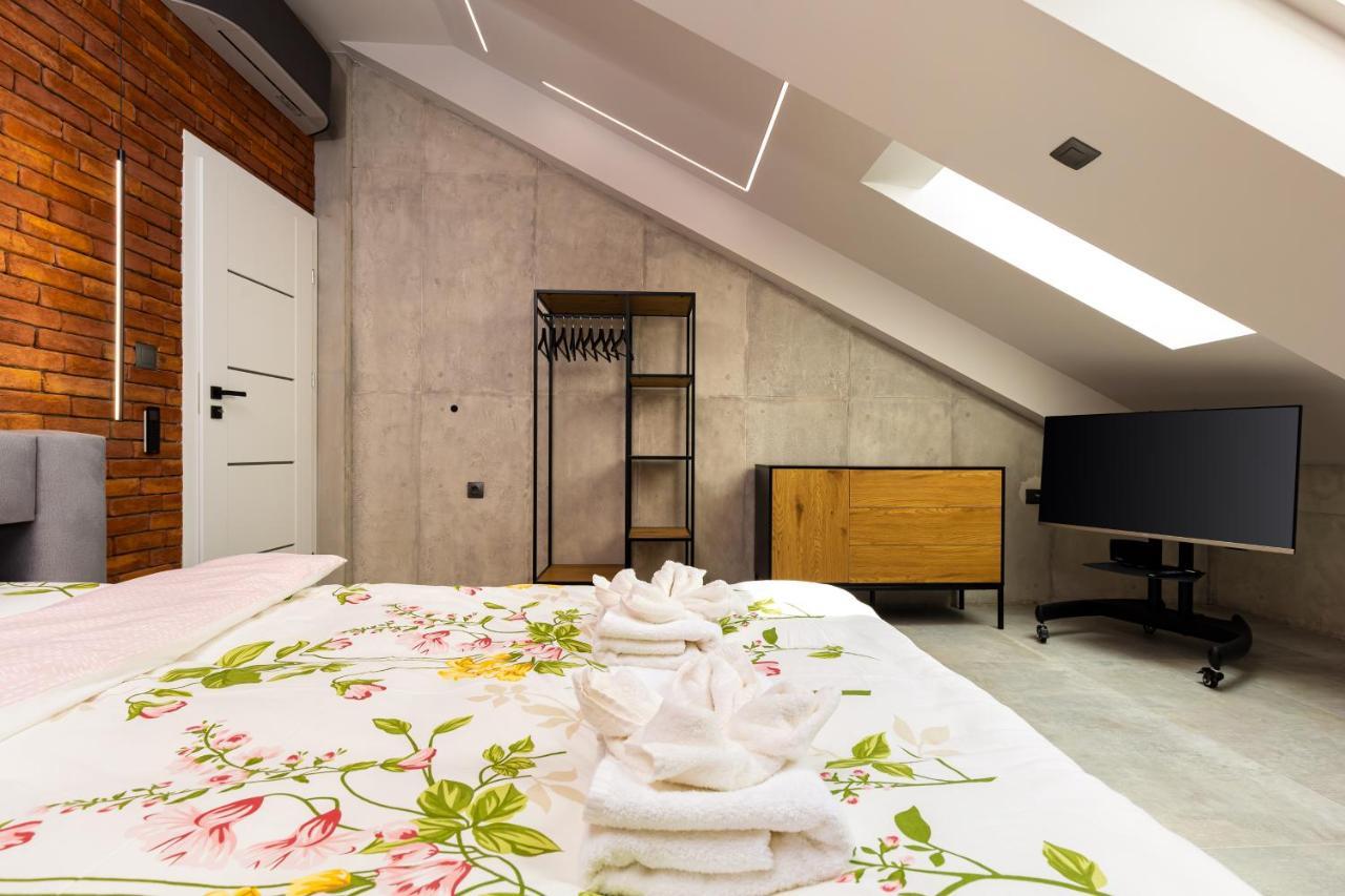 شقة Industrial-Style 2Bd Loft With Parking Spot By Flat Mаnager بلوفديف المظهر الخارجي الصورة