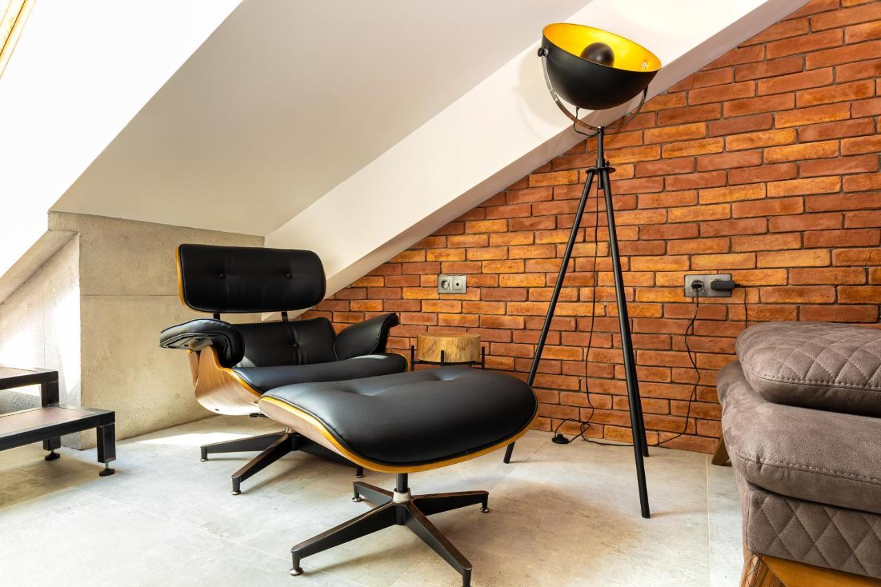 شقة Industrial-Style 2Bd Loft With Parking Spot By Flat Mаnager بلوفديف المظهر الخارجي الصورة